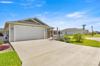 Cozy 2BR in The Villages With BBQ and 4 Seaters Golfcart King Bed - 6