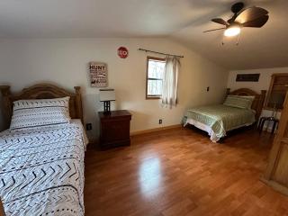 Rustic Fantastic - 6BR, sleeps16, central Hochatown, Hot tub, Firepit - 6