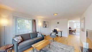 Central but quiet 1BR apartment - Sun 6 - 4