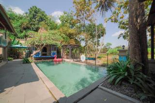Ubu Villa Donolayan - 4 Bedrooms Villa in Yogyakarta - Ngaglik - 0
