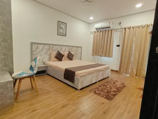 Radha Madhavam Hotel Vrindavan near Iskcon temple & Prem mandir - Vrindāvan - 6
