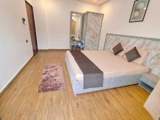 Radha Madhavam Hotel Vrindavan near Iskcon temple & Prem mandir - Vrindāvan - 5