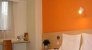 7 Days Inn Luzhou Commercial Pedestrian Street Center - Luzhou - 1