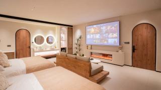 Beifei Garden--Majestic Great Wall View Exclusive Hot Spring Villa,5 minutes' walk to Badaling Shuiguan Great Wall,Rooftop Infinity Pool with Panoramic Great Wall Views,Free Coffee, Laundry - Xibozi - 1