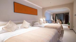 Beifei Garden--Majestic Great Wall View Exclusive Hot Spring Villa，5 minutes' walk to Badaling Shuiguan Great Wall，Rooftop Infinity Pool with Panoramic Great Wall Views，Free Coffee, Laundry - 2