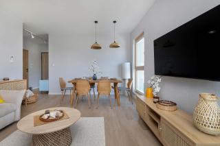 Spacious Apartment in Gdańsk with Sauna, Gym, Parking and Desk by Renters Prestige - Danzig - 2