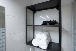 Brand new! Selfcheck-in, King size bed, free Wi-Fi - 3