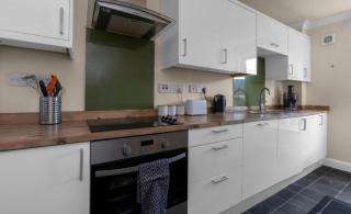 2 bedroom apartment in Haymarket, Edinburgh, with free parking - 5