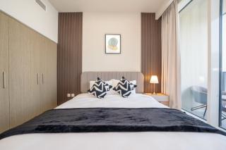Luxurious 1BR Apartment in Harbour Gate - 7