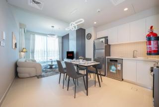 Luxurious 1BR Apartment in Harbour Gate - 5