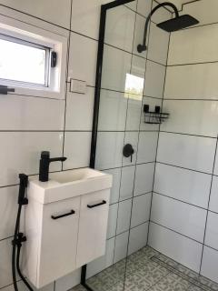 Bee Farm Off-Grid Tiny Home Stay - 5