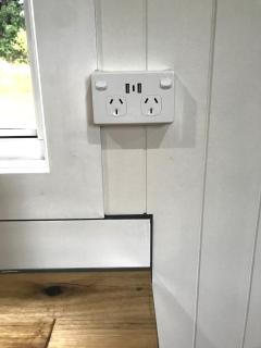 Bee Farm Off-Grid Tiny Home Stay - 2