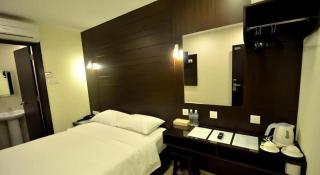Cathay Hotel - 3