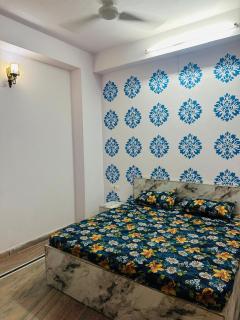 Royal Guest House - 2