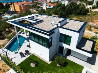 Luxury Villa 45 - 1