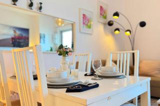 Yas Oasis 1BR - Perfect Poolside Retreat Near Yas Marina & Yas Mall - 2