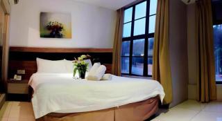 Jin Hotel - 1