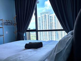 Central Park Classic Design 2BR 5Pax w Balcony by Our Stay - 4
