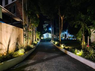 M R Tourist Hotel - 8