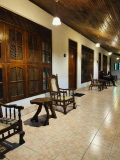 M R Tourist Hotel - Nikawatawana - 6