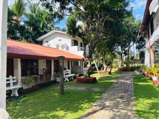 M R Tourist Hotel - Nikawatawana - 4