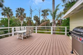 Peaceful Old Charm Oasis Near The Beach -Huge Yard - 9