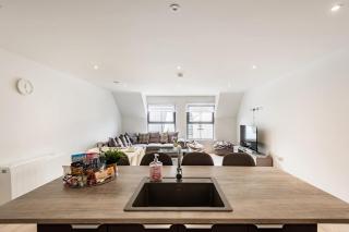Portrush Family Stay By The Beach - - 8