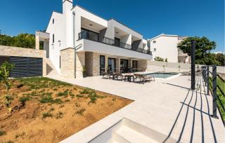 Awesome Home In Posedarje - 2