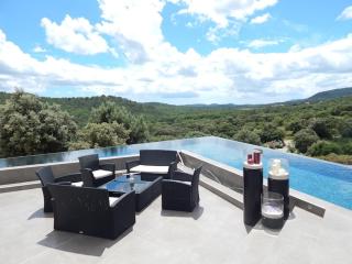 Splendide villa contemporaine avec vue panoramique sur le Pic Saint Loup - Corconne - 0