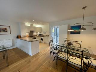 Modern Canal-Side House - 6