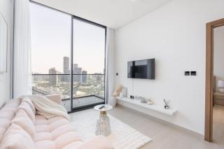 StayShort - 1 Bed Apartment in JVC Sleeps 2 with Private Pool - 0