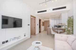 StayShort - 1 Bed Apartment in JVC Sleeps 2 with Private Pool - 8