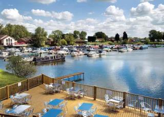 Fabulous 3 Bedroom Static Caravan at Billing Aquadrome - Great Billing - 9
