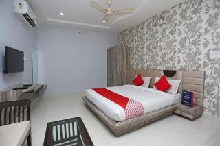 Collection O The Golden Village Nehru Park - 1