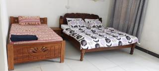 Balcony Bliss & Private Bath at Mamdalis - 9