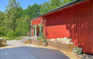 1 Bedroom Amazing Home In Seglora - 2
