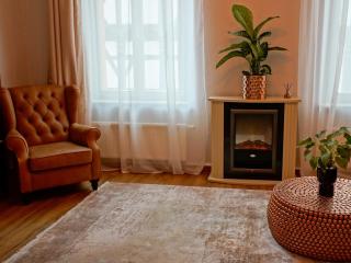 Brandneu - Fewo Sweethome mitten in Lutherstadt Wittenberg - ruhige Seitenstraße - eigener Parkplatz - Einkaufen, Restaurants & Schlosskirche 2 Min zu Fuß - Waschmaschine - Smart-TV - vollausgestattet - 1