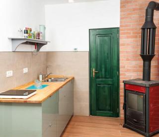 Charming Bed and Breakfast Getaway on a Farm near Zalău, Romania - Valea Tîrnei - 9