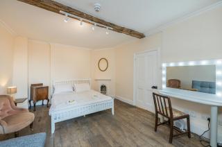 Hereford City 3 Bed Riverside Apartment River View House sleeps 6-16 - Hereford - 5