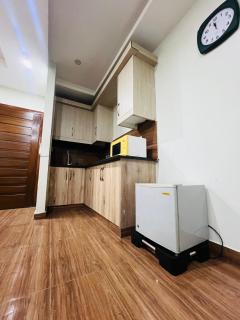 Peaceful 1BHK Apt Near TKR 4 Luxe & Comfort - Rawalpindi - 9