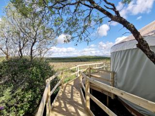 Remote Yurt Rental for a Romantic Lakeside Getaway near Ballyshannon, Ireland - Ballintra - 7