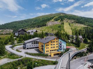 Basekamp Mountain Budget Hotel - Katschberghöhe - 0