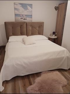 Spacious 3-Bedroom Apartment-Free Parking- Split - 5