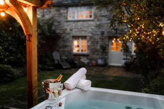 Bridge End Cottage - 1