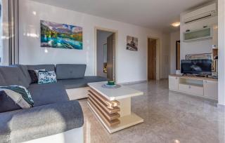 3 Bedroom Gorgeous Apartment In Medulin - 8