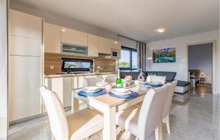 3 Bedroom Gorgeous Apartment In Medulin - 6