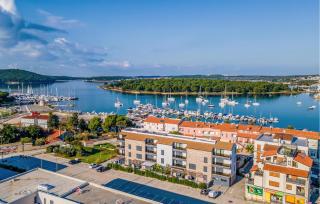 3 Bedroom Gorgeous Apartment In Medulin - 2
