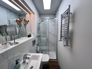 London Studio Retreat - Colney Hatch Lane - London - 9
