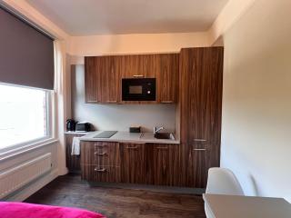London Studio Retreat - Colney Hatch Lane - London - 6
