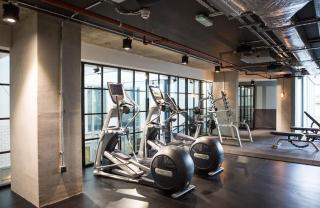Students Only, Bronze Studio Upper Level Premium View at Kings Cross - Londra - 7